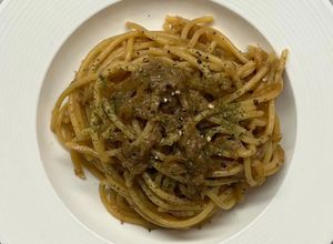 Foto di Spaghetti tonno, cipolla e salsa di soia