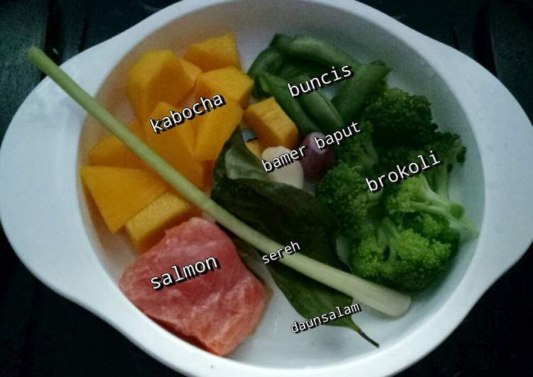 Proses Membuat Mpasi 7+ H8 salmon,brokoli,buncis,kabocha yang sempurna
