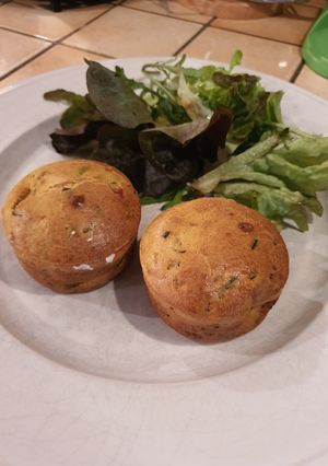 Une photo de Muffins curry courgettes/chèvre/lardons
