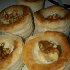 Foto principal de Volovanes de yogur y nueces