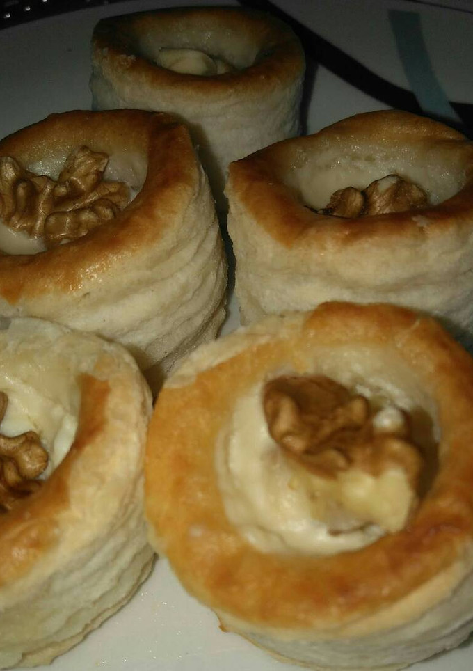 Una foto de Volovanes de yogur y nueces