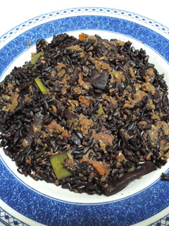 Una foto de Arroz negro vegano