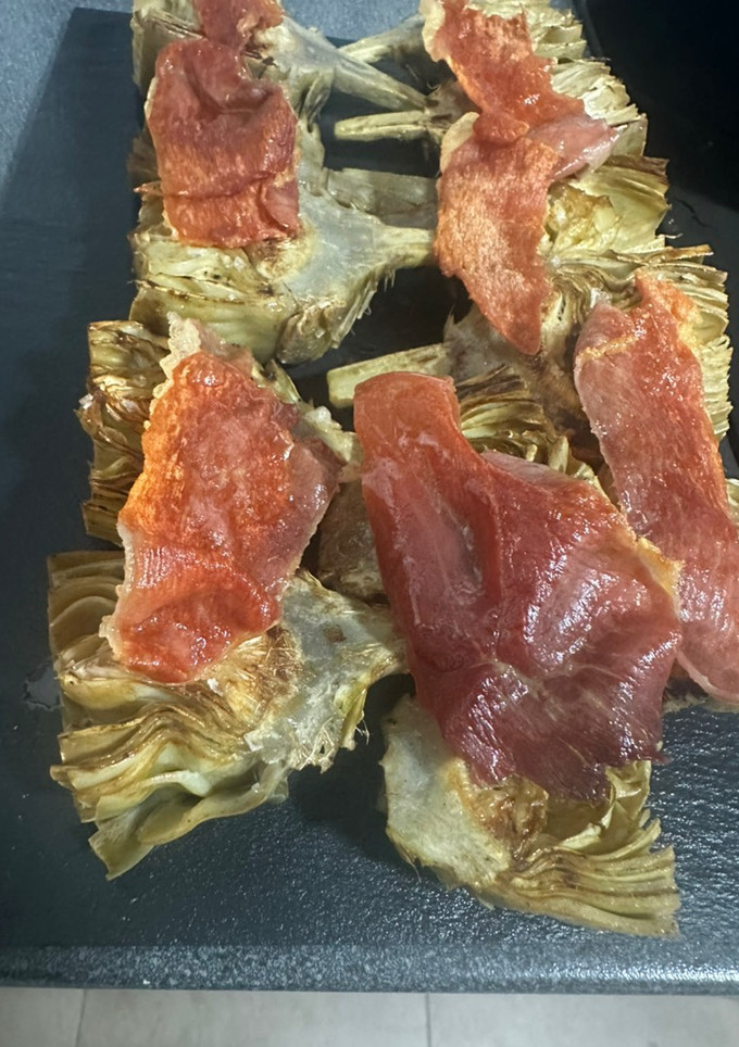 Una foto de Tulipanes de alcachofas con jamón
