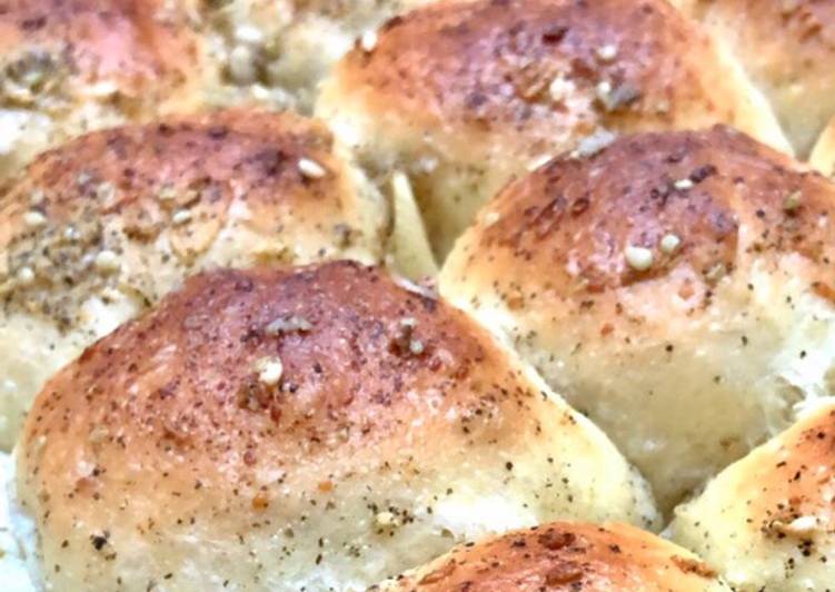 Easiest Way to Cook Delicious MINI GARLIC BUNS 🧄 🥯