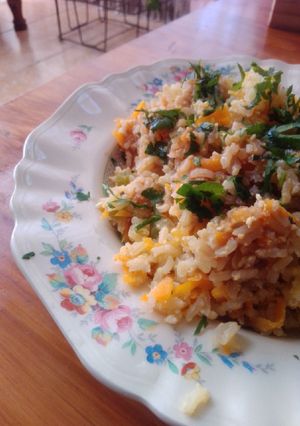 Una foto de Ensalada tibia de arroz integral