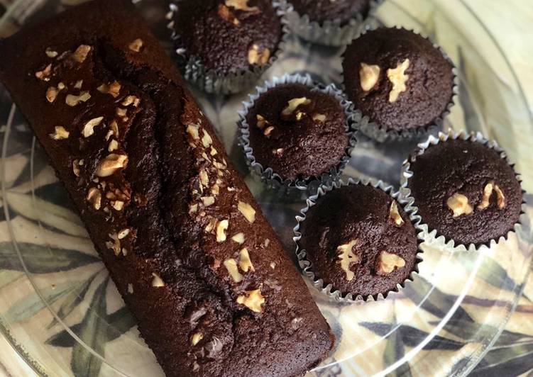 Resep Chocolate cupcakes with topping walnut simple (Takaran sendok) tanpa mixer 😊 yang Enak Banget