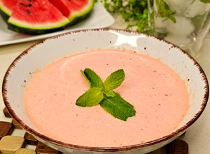 Hideg mentás görögdinnye krémleves recept fotója