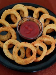 पोटॅटो गार्लिक रिंग (potato garlic ring recipe in marathi) रेसिपी चे मुख्य फोटो