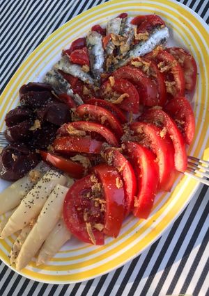 Una foto de Ensalada completísima, con Vidalim, chia y cebolla frita