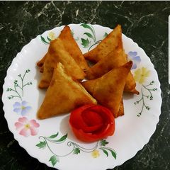A picture of Vegetable Samosa.