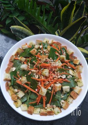Hình của món Gỏi rau diếp cá.