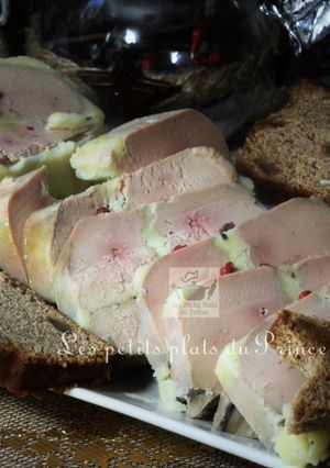 Une photo de Terrine de foie gras cuite sous vide à basse température