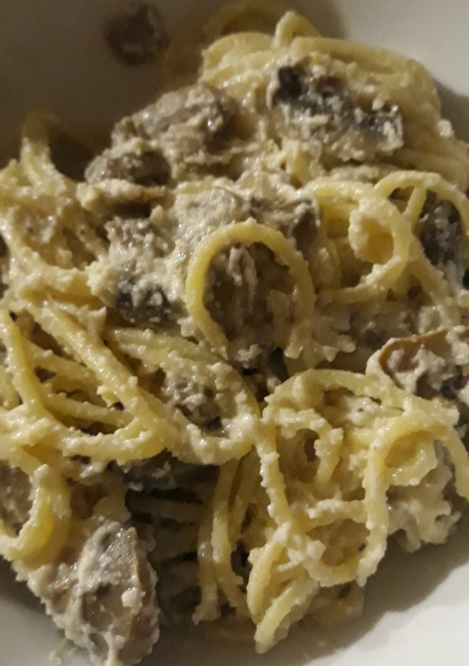 Una foto de Espaguetis con champiñones en salsa de anacardos