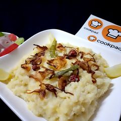 A picture of Bhuni hoi khichdi.