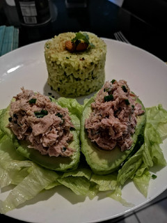 Una foto de Arroz al cilantro con palta reina