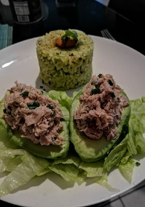 Una foto de Arroz al cilantro con palta reina