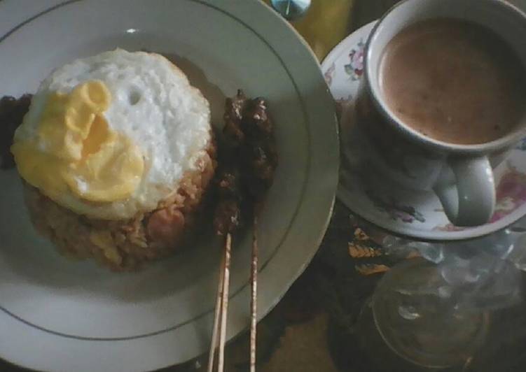 Cara mudah meracik Nasi goreng ayam sosis pedes yang Lezat Sekali