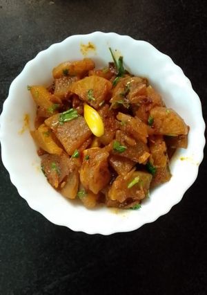 मुळ्याच्या काचर्या (Mulyachya Kachrya Recipe In Marathi) रेसिपी चे मुख्य फोटो