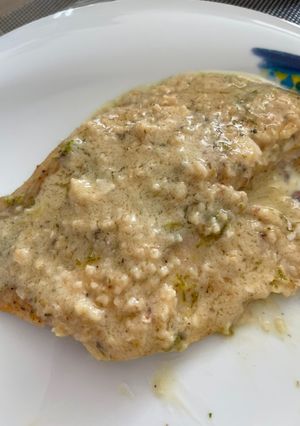 Una foto de Tilapia salsa de coco y limón