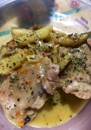 Una foto de Pollo al sartén con crema y papas