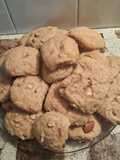 Cookies veganas de coco y frutos secos, chocolate blanco