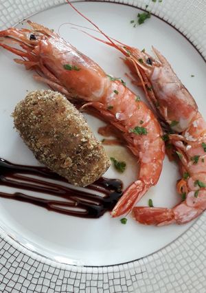 Foto di Spiedini di spada e gamberoni