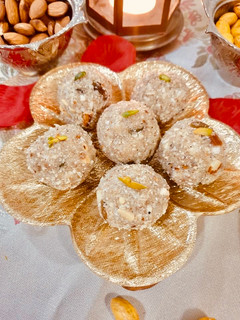 A picture of Makhana dry fruits ladoo.