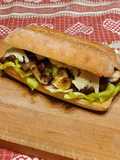 Panino con kebab di funghi champignon, lattuga iceberg e caciotta dolce