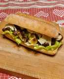 Panino con kebab di funghi champignon, lattuga iceberg e caciotta dolce