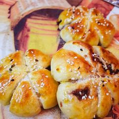 A picture of Sweet pumpkin buns.