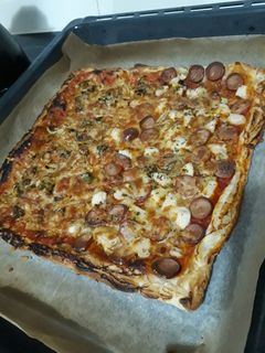Una foto de Pizza de 2 sabores en hojaldre