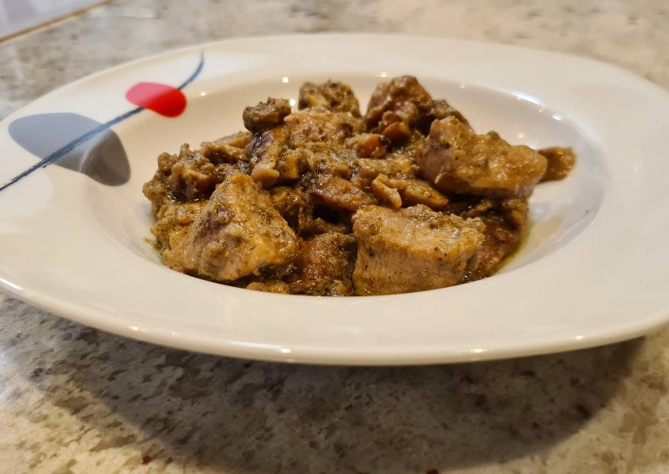 Pollo con setas y nueces al pesto