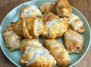 Foto principal de Croissants fáciles con monedas de chocolate en Airfryer | by Carmen