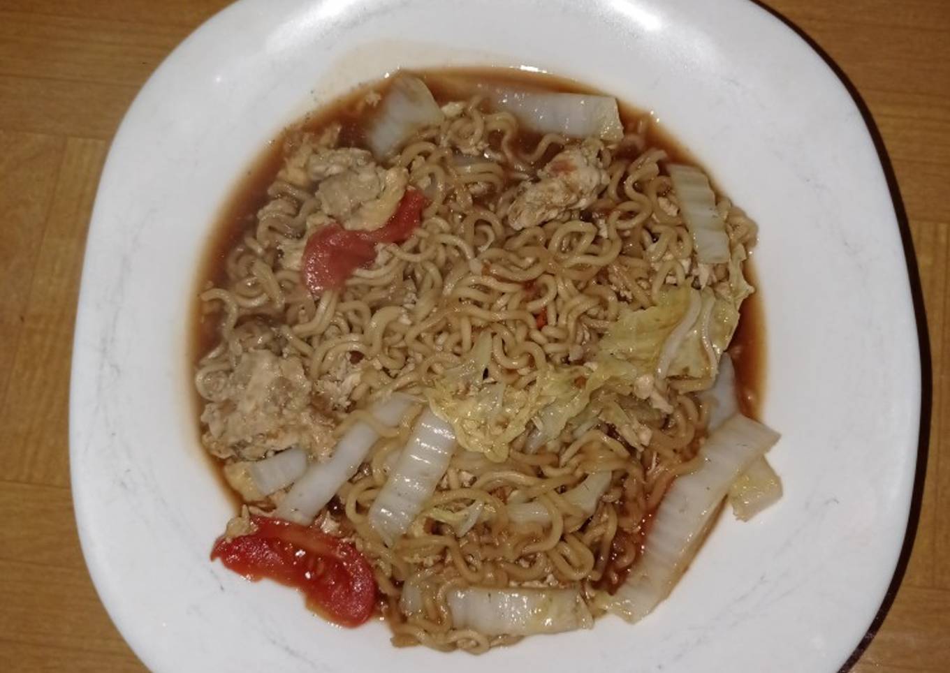 Mie goreng instan nyemek
