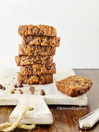 Easy Ways Make|Recipe} Moist Chocolate Chip Banana Bread the So Delicious, Can Pamper Your Tongue