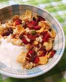 Sữa chua mix ngũ cốc, mứt, hạt khô