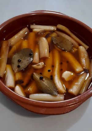 Una foto de Calçots en escabeche