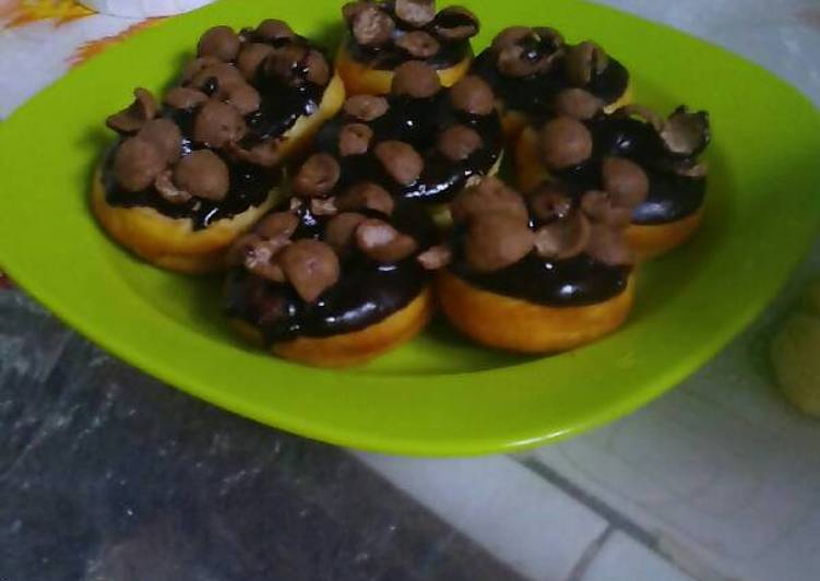 Donat kentang toping choco crunch