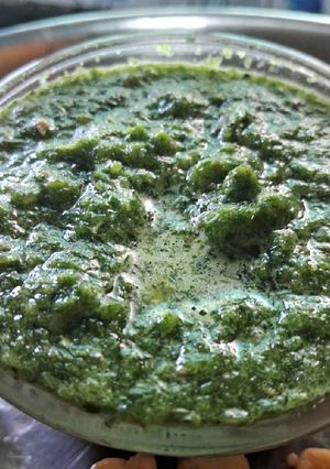 A picture of Instant ready coriander chutney.