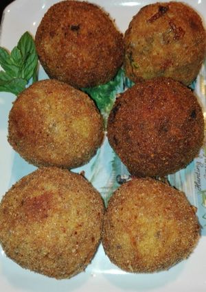 A picture of Potato chicken ball.