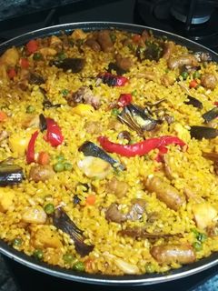 Una foto de Paella de arroz integral