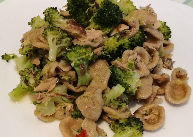 How to Make Fatto in casa Orecchiette con broccoli e sgombro