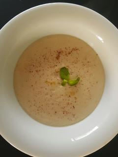 Una foto de Crema de coliflor y nuez moscada