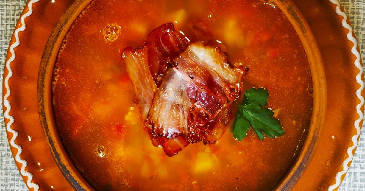 Грудинка для горохового супа. Гороховый суп с рёбрышками, копчёной грудинкой и сельдереем. Суп с копченостями и горохом. Суп гороховый с копченостями. Суп с копченой грудинкой.