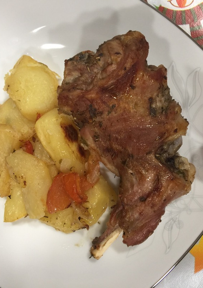 Una foto de Cabrito al horno con patatas