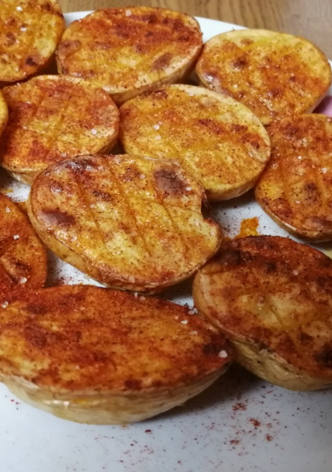 Una foto de Patatas asadas con ajo y pimentón