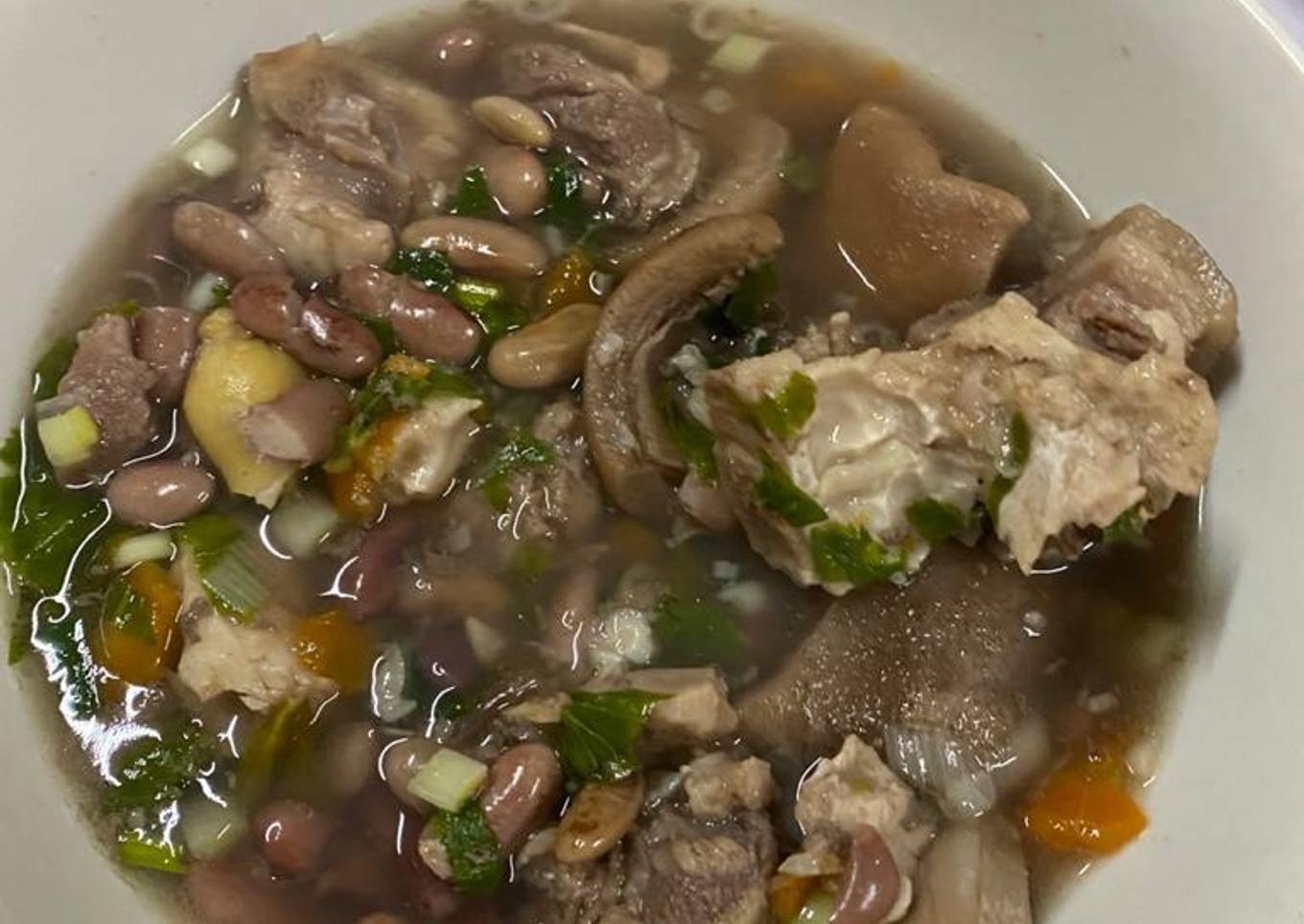 Sop tulang kacang merah