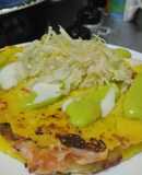 Arepa🥯rellena🥩de salteado de carne🧀y verduras🍱🥑🧆