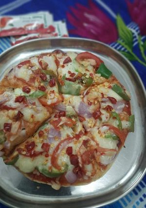 होममेड पिज़्ज़ा (homemade pizza recipe in Hindi) रेसिपी मुख्य फोटो