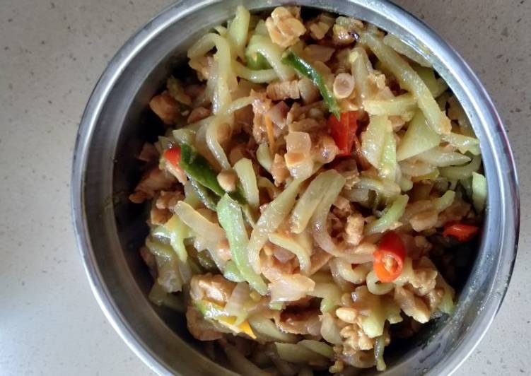 Tumis labu Siam dengan tempe